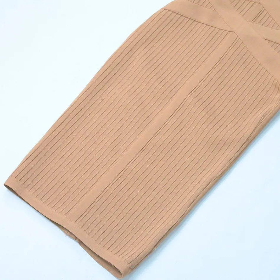 فستان العناق والتأرجح