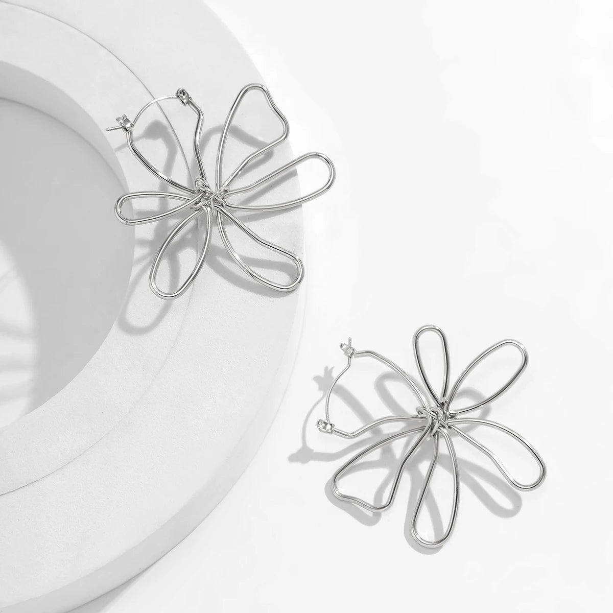 أقراط الأزهار الملكية