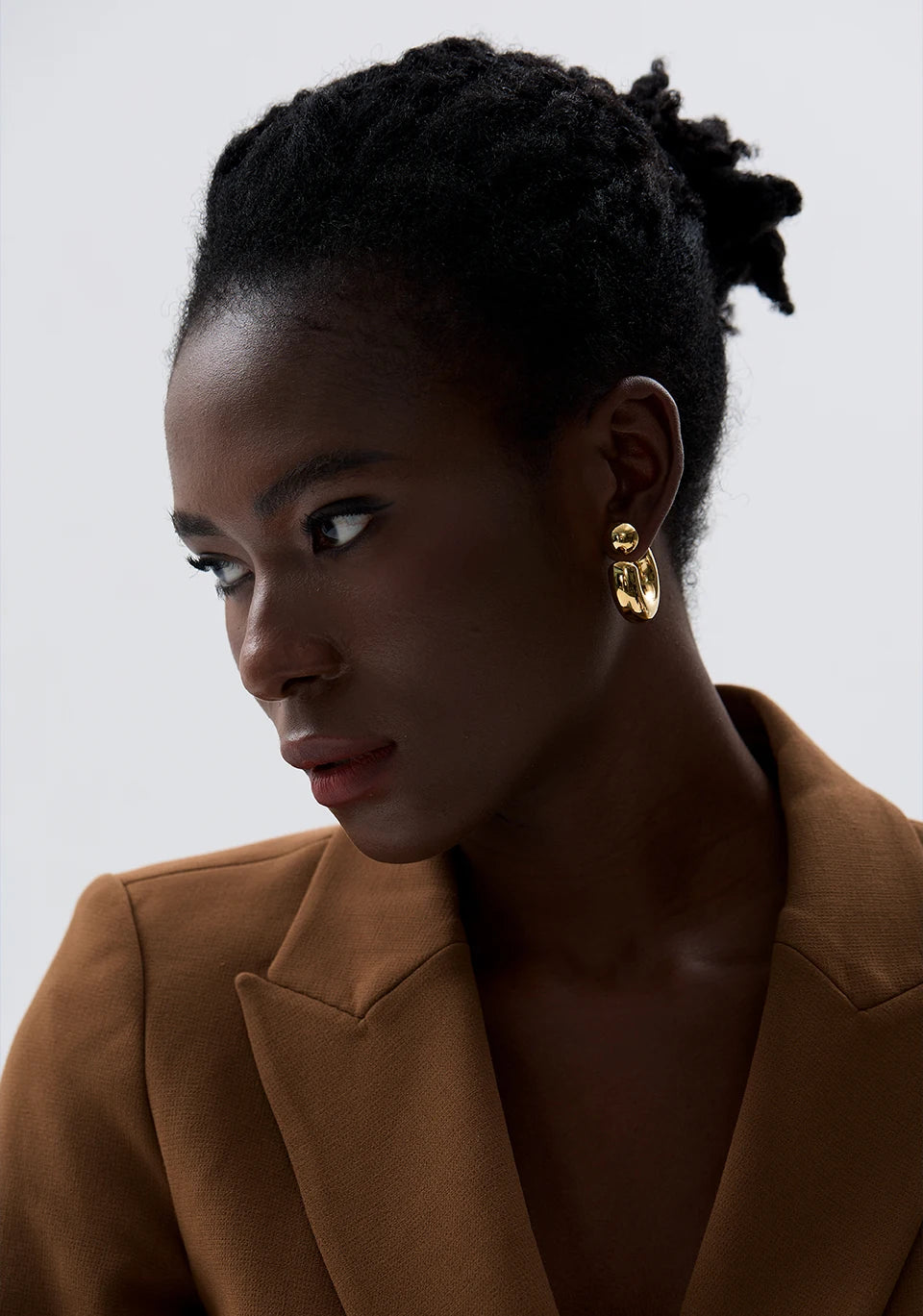 الأقراط القمرية