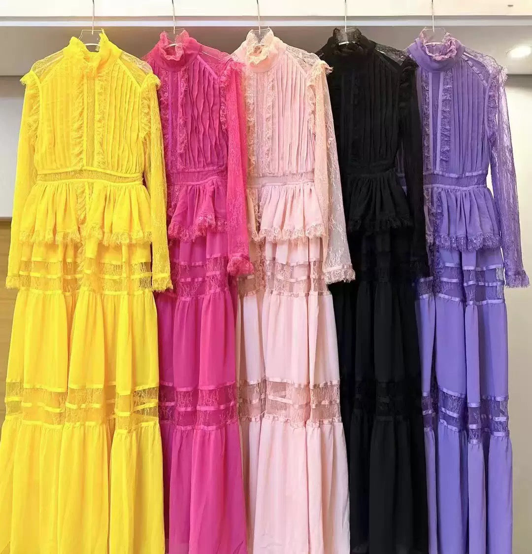 فستان أكاري مزين بالدانتيل