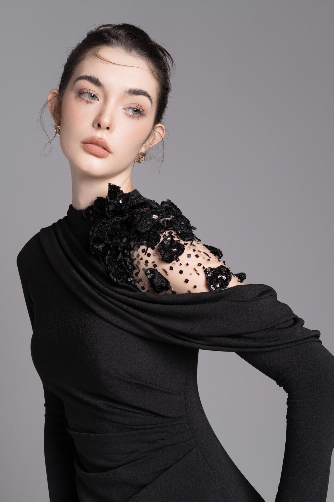 Lace Halo Midi in Black