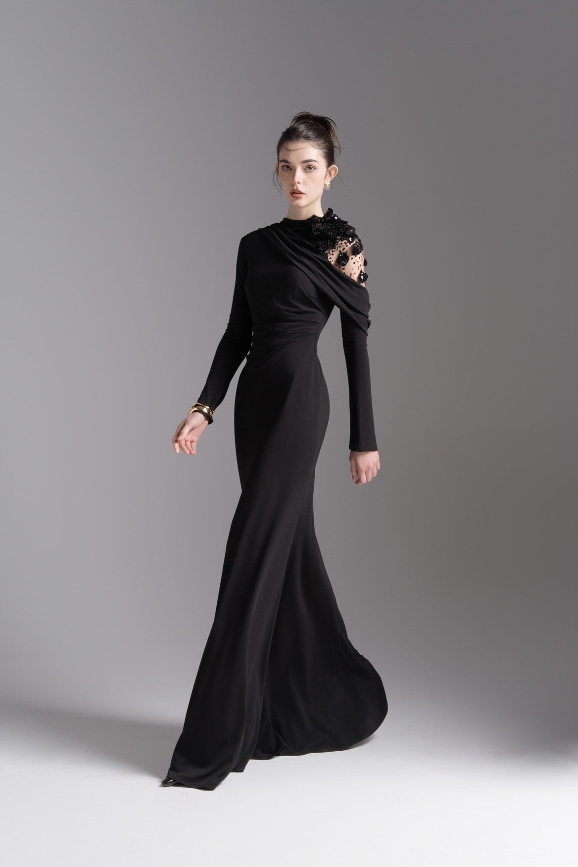 Lace Halo Midi in Black