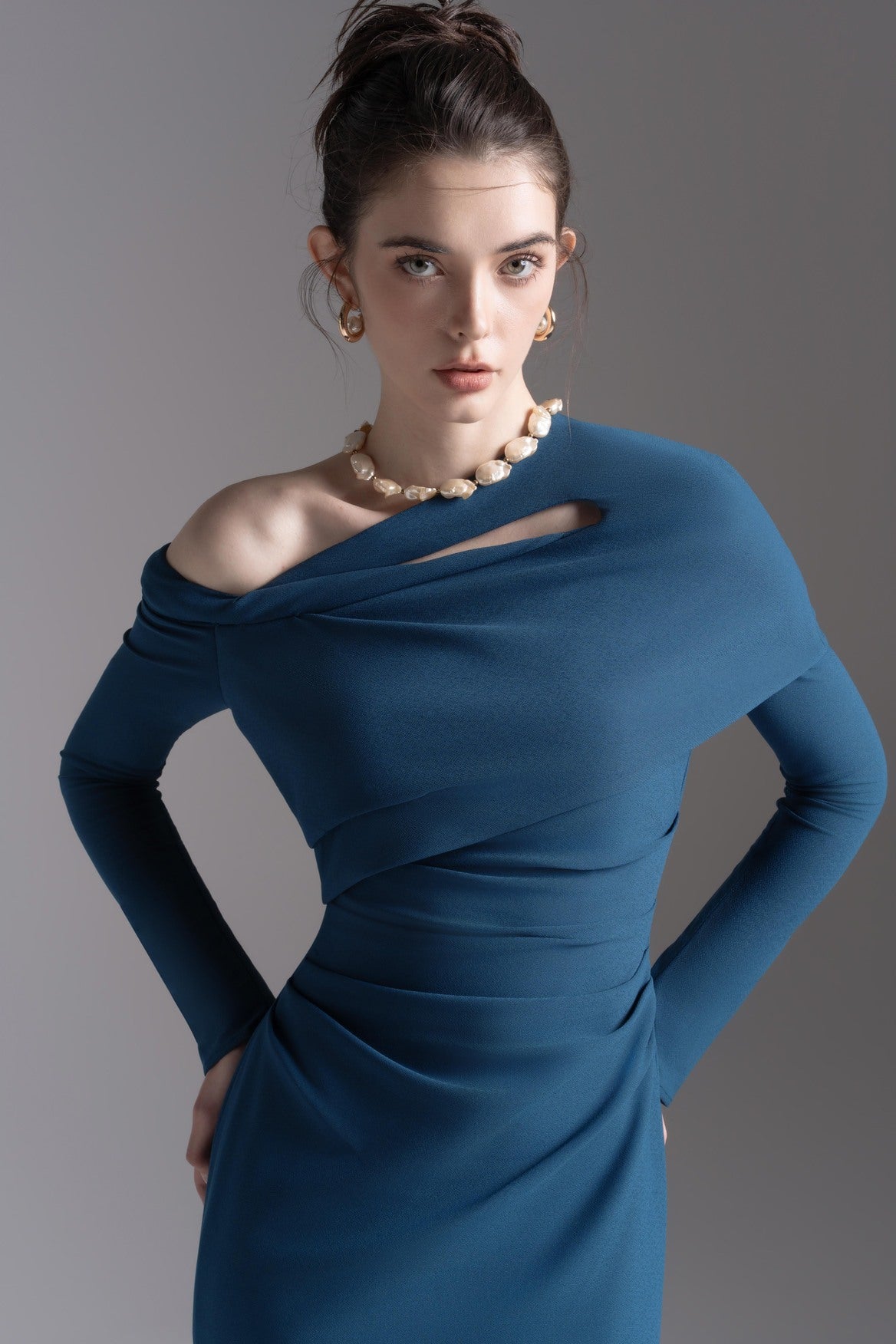 Twist Silhouette Dress