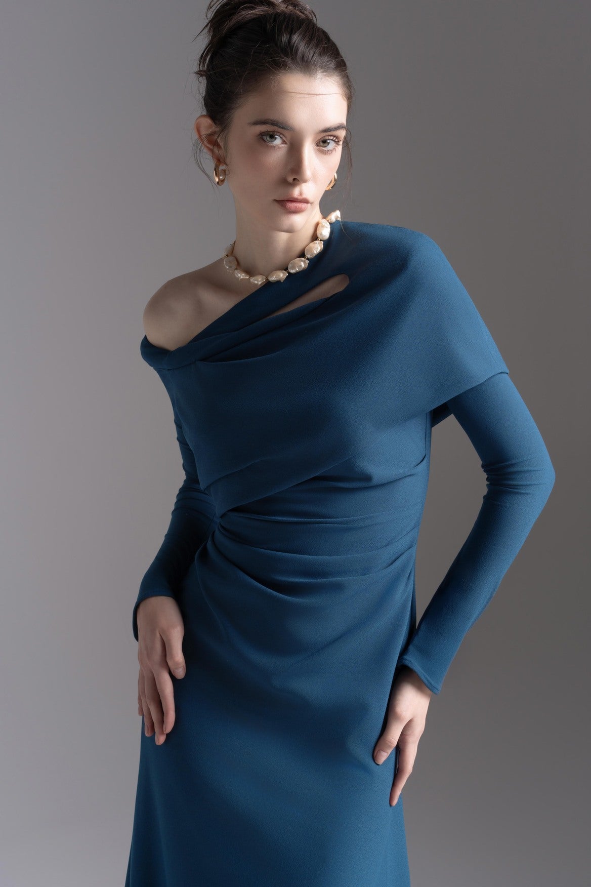 Twist Silhouette Dress