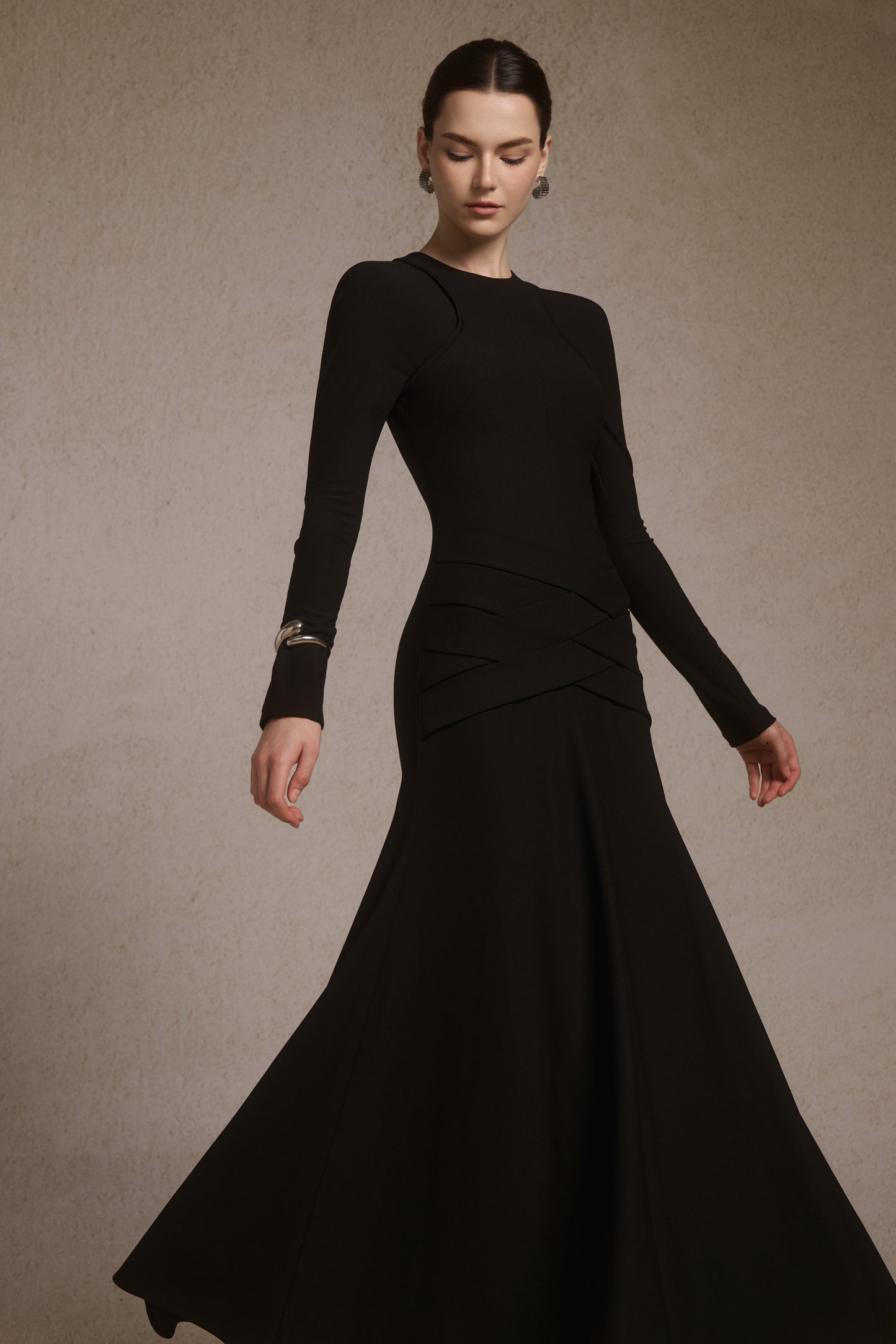 Nyra Lace-Up Midi in Black