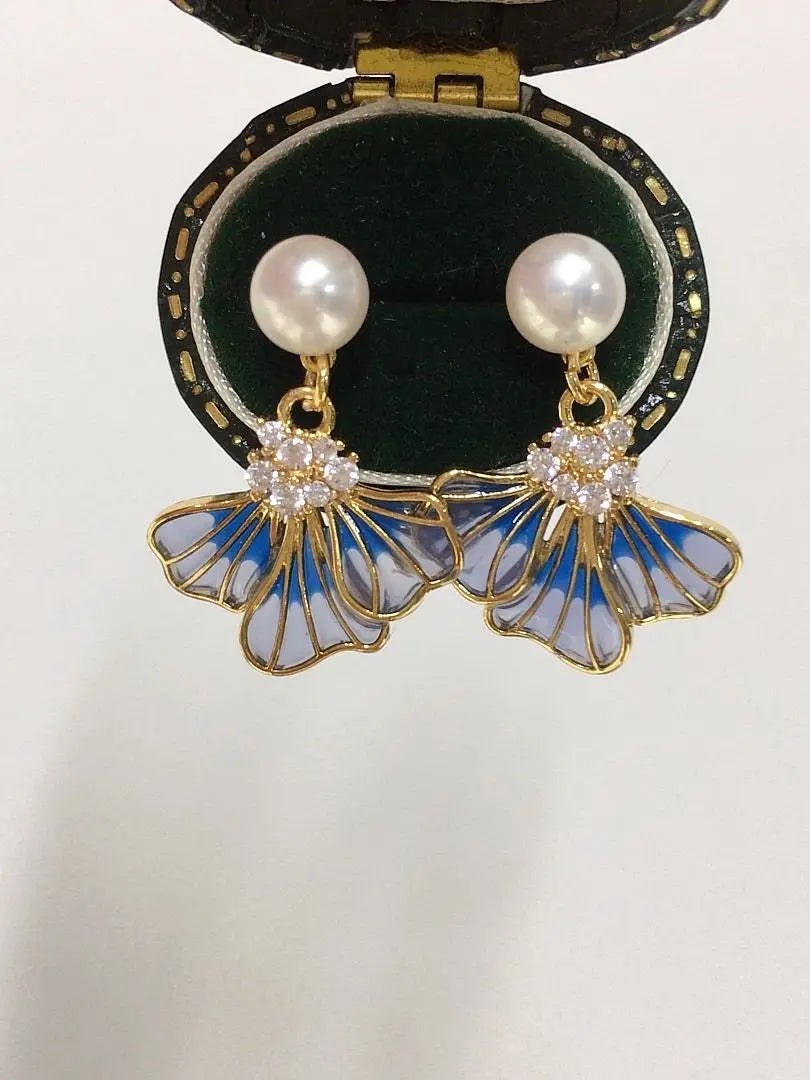 Rogue Blue Pearl Earrings